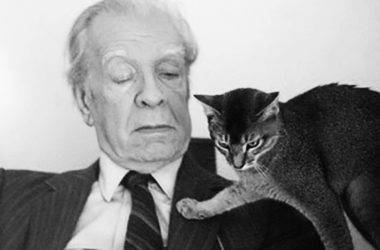 Borges con su gato Odín. (DP)